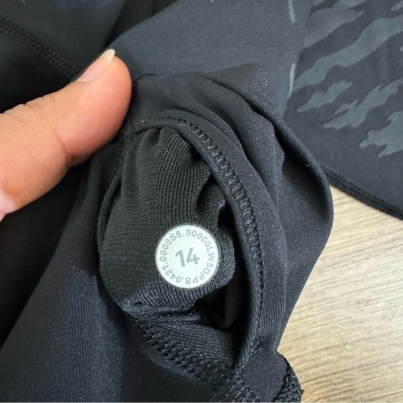 Lululemon Lunar New Year Limited Edition Wunder Under High-Rise 25” Tight - Picture 9 of 9